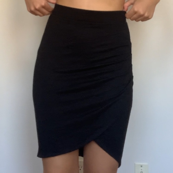 Aritzia Tyra Skirt - Picture 4 of 4